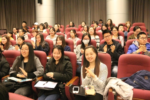 同学们认真听讲.JPG