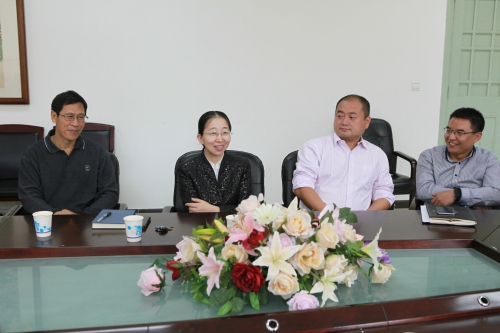 程娟书记对黄玮副院长一行表示欢迎.JPG